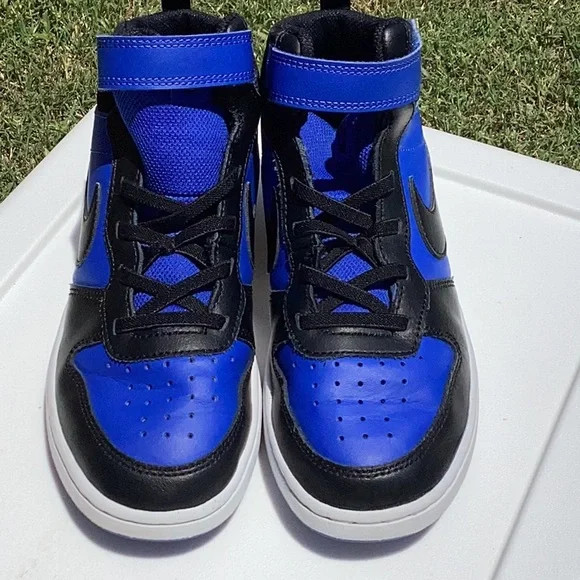 Nike Blue and Black Sneakers for Everyday Comfort - Picture 4 of 5